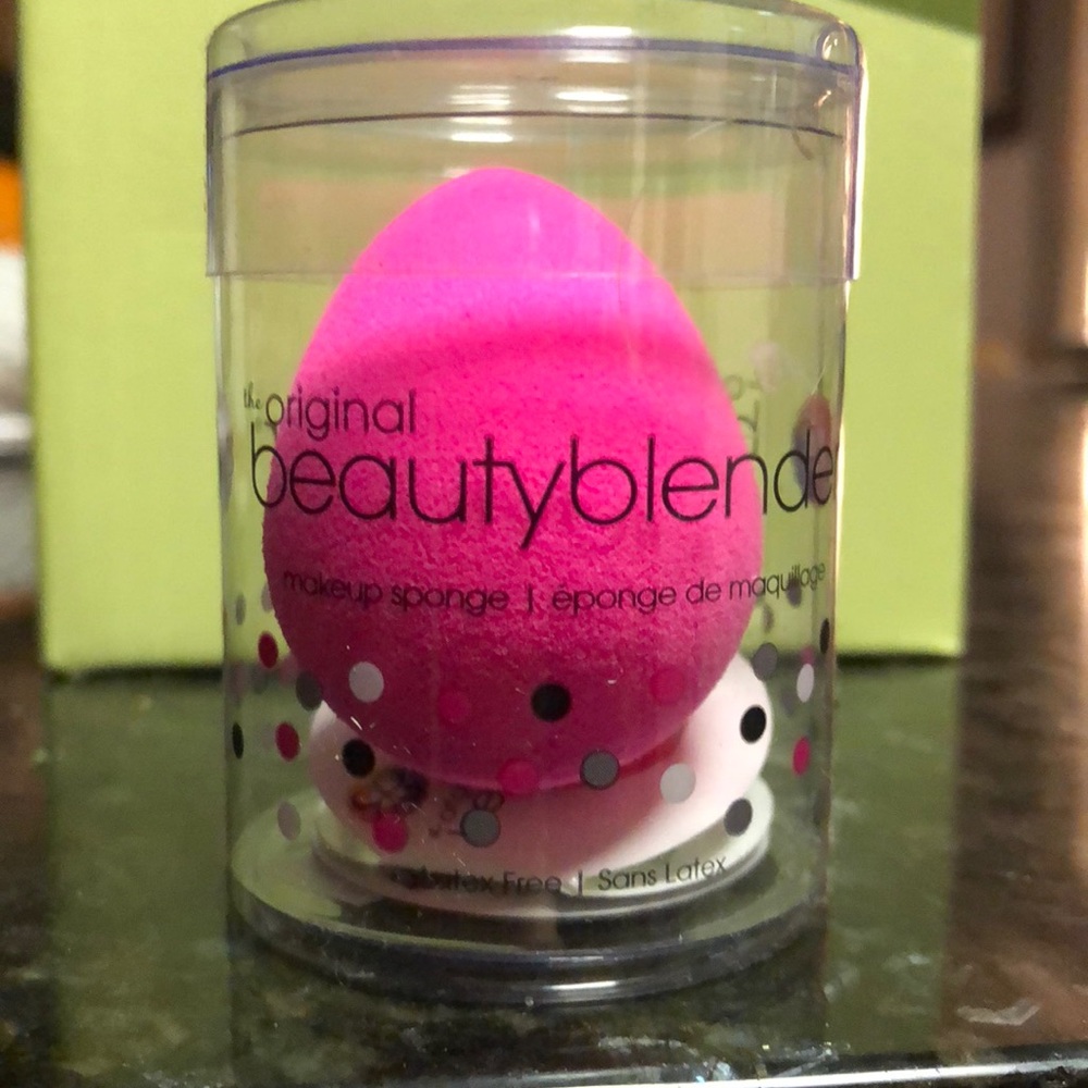 NWT beauty blender makeup sponge